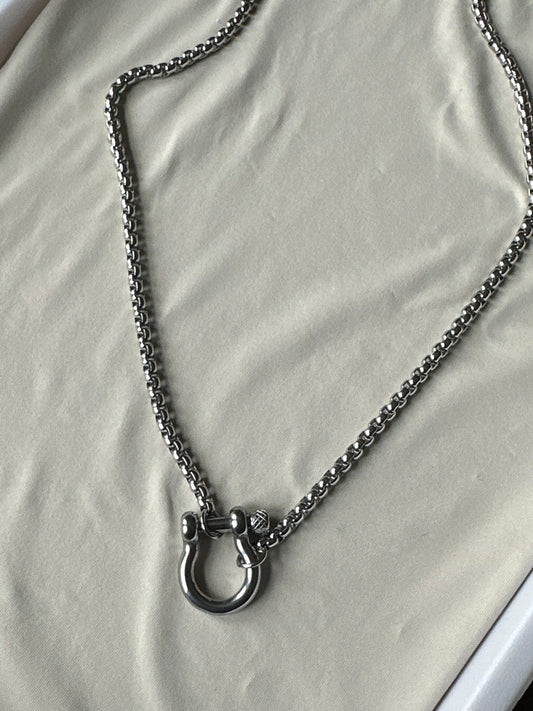 Horseshoe Necklace